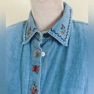 Vintage Capacity brand embroidered button down shirt